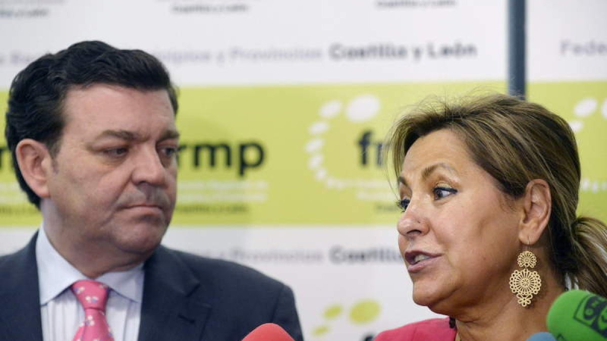 El director de Ordenación del Territorio y la alcaldesa de Zamora, ayer, atendiendo a los medios.