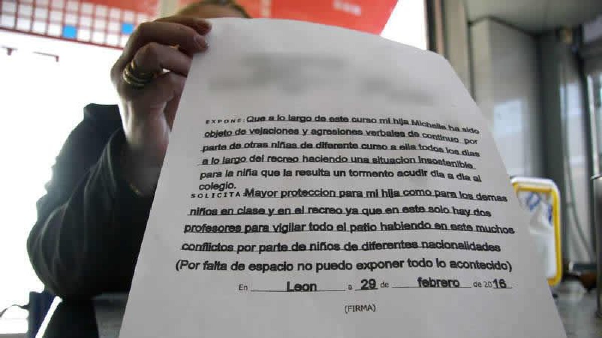 La madre de una de las dos niñas cuyos casos de acoso ya han sido denunciados.