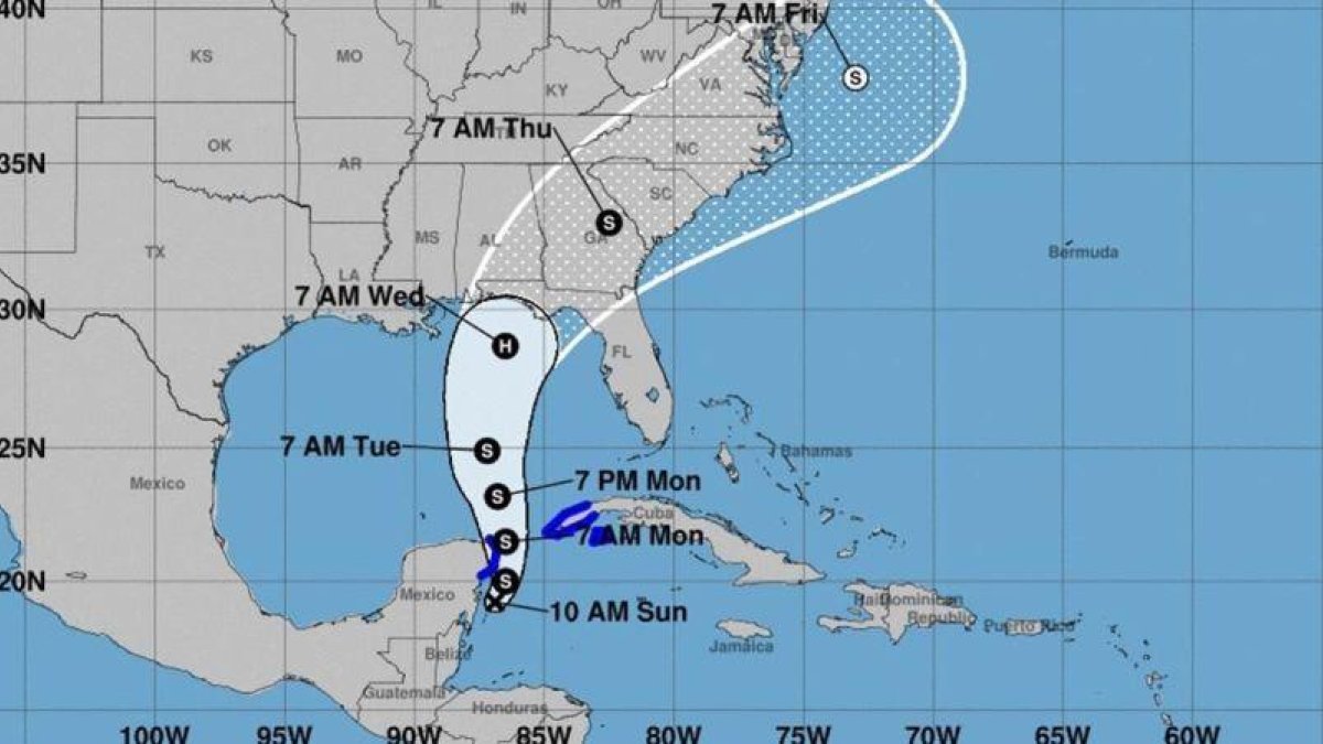 Imagen cedida por el Centro Nacional de Huracanes (NHC) que muestra el pronóstico de la depresión tropical que se acerca a Florida