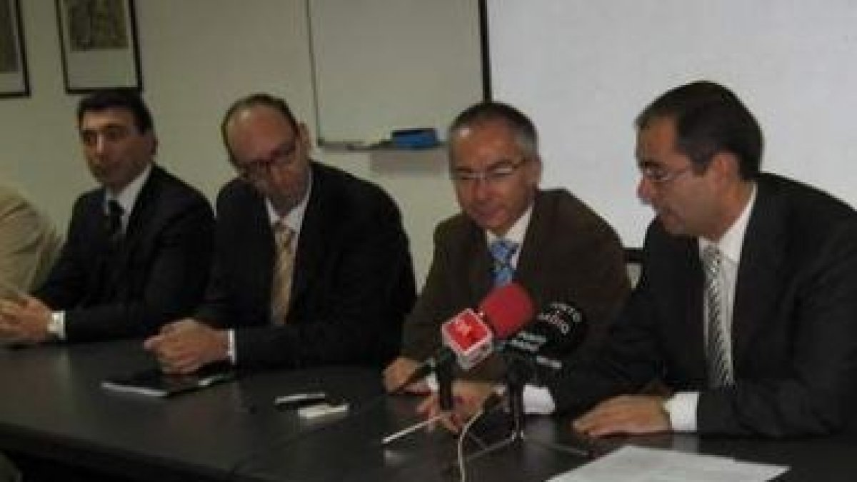 La firma del convenio entre la ULE y la Fundación Santa Bárbara, tuvo lugar ayer por la mañana.