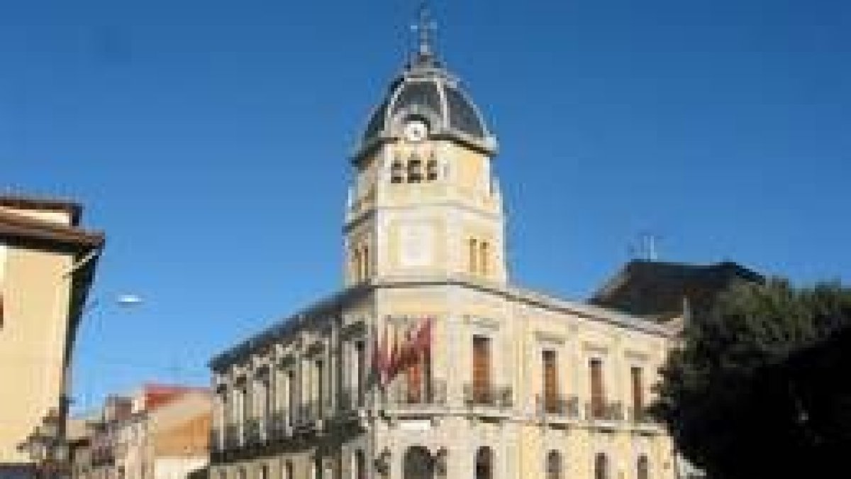 El edificio consistorial será uno de los que tendrán que someterse al estudio de consumo de energía