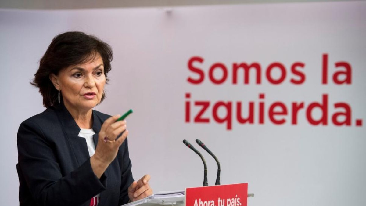 La secretaria de Igualdad del PSOE Carmen Calvo durante la rueda de prensa.