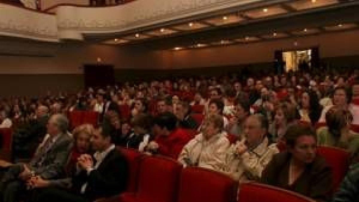 Isabel Alonso presidió la mesa con el alcalde y otras autoridades