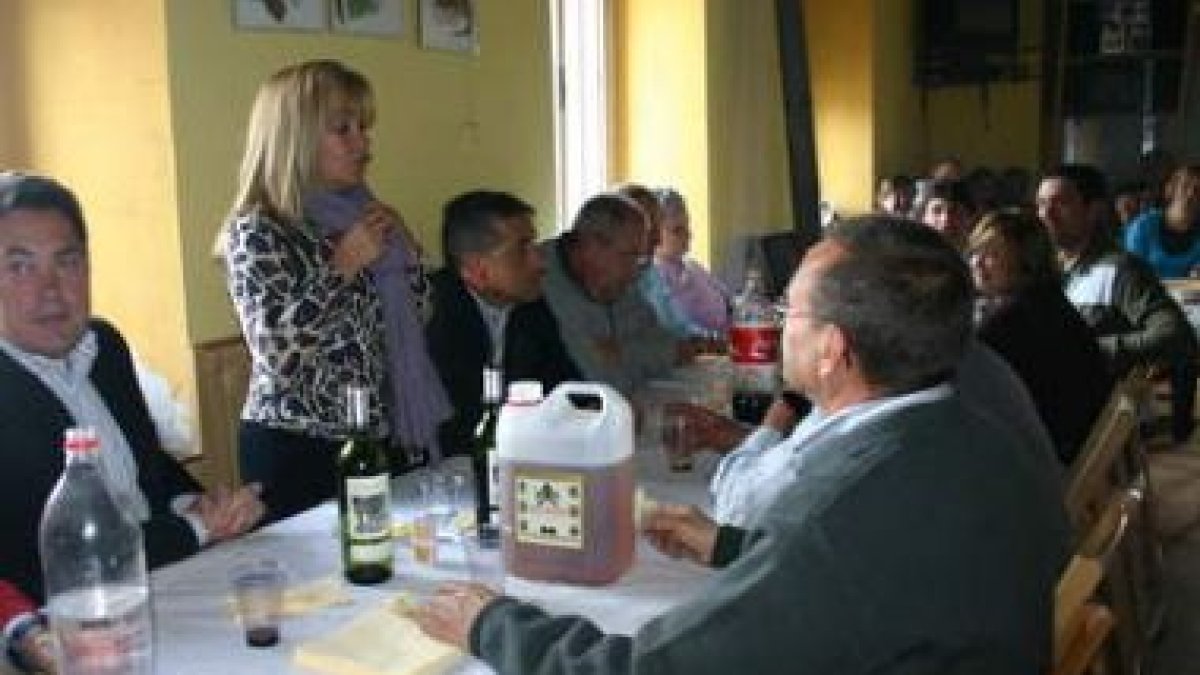 Isabel Carrasco, en plena intervención ayer en Robledo de Babia