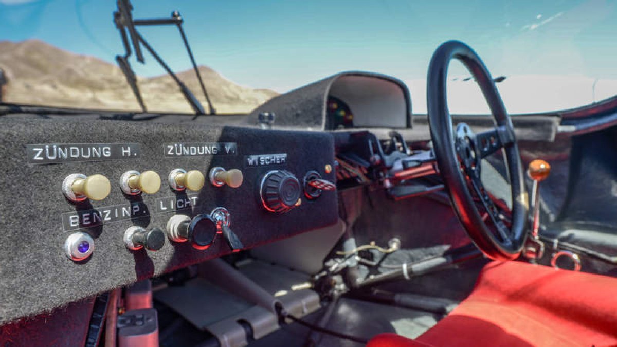 Mucho han cambiado las cosas, y los puestos de pilotaje, desde que Rodríguez y Oliver ganasen, a bordo del 917 K ‘cola corta’, los 1.000 Kilómetros de Spa en 1971; la magia… continúa.