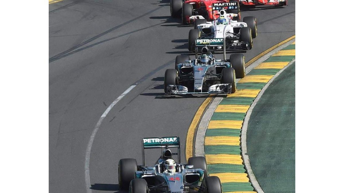 Hamilton por delante de Rosberg. Los dos Mercedes dominaron.