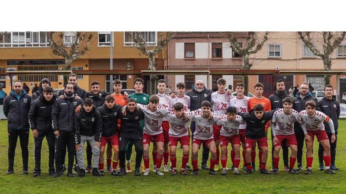 Formación del equipo del Puente Castro que ocupa la quinta posición del Grupo 3 de la Liga Nacional Juvenil. MIGUEL F. B.