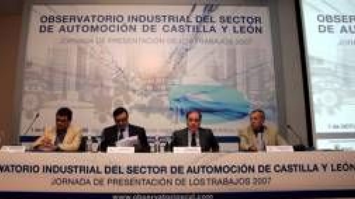 Tomás Villanueva asistió ayer a la Jornada del Observatorio del Sector de la Automoción