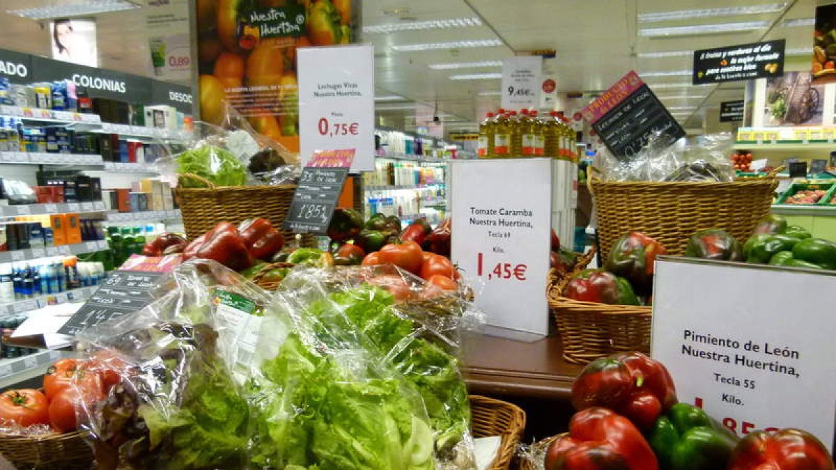 Exposición de productos de «Nuestra Huertina» en El Corte Inglés de León.