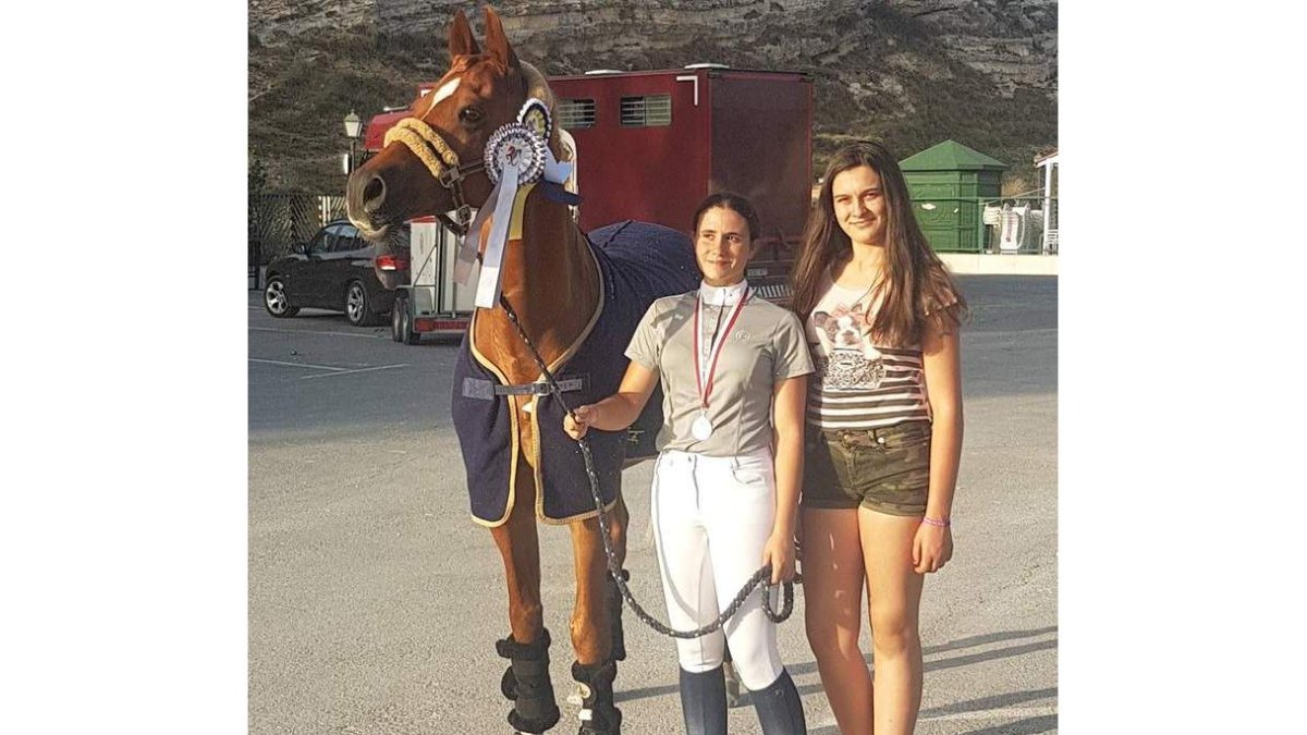 Andrea Álvarez con su poni Hendi’s Condor. DL