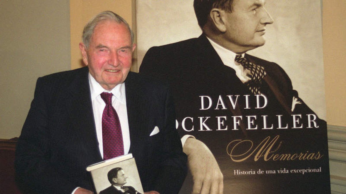 El financiero estadounidense multimillonario David Rockefeller durante la presentación de su biografía.