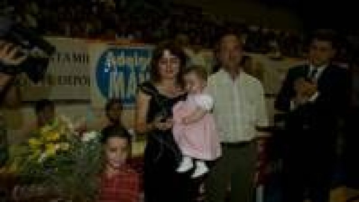 La viuda de Francisco Cabo fue objeto de un homenaje en el día de ayer