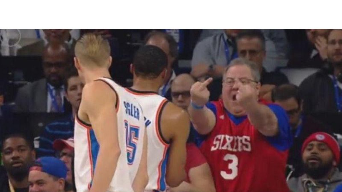 El hincha de los Sixers se despachó a gusto con Rusell.