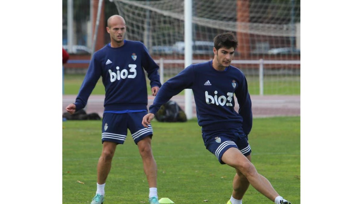 Basha y Melero formarán de inicio en el centro del campo de la Deportiva.