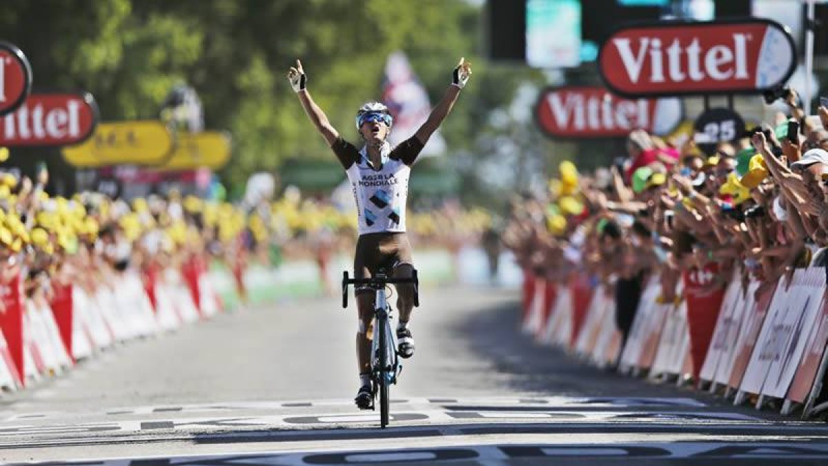 Alexis Villermoz entra como vencedor en solitario en la cima del Muro de Bretaña.