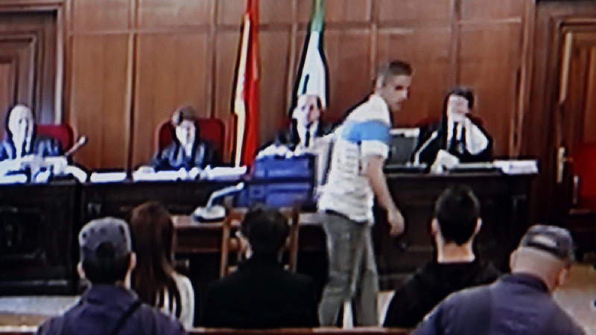 Imagen tomada del monitor de la sala de prensa en la que aparece Miguel Carcaño.