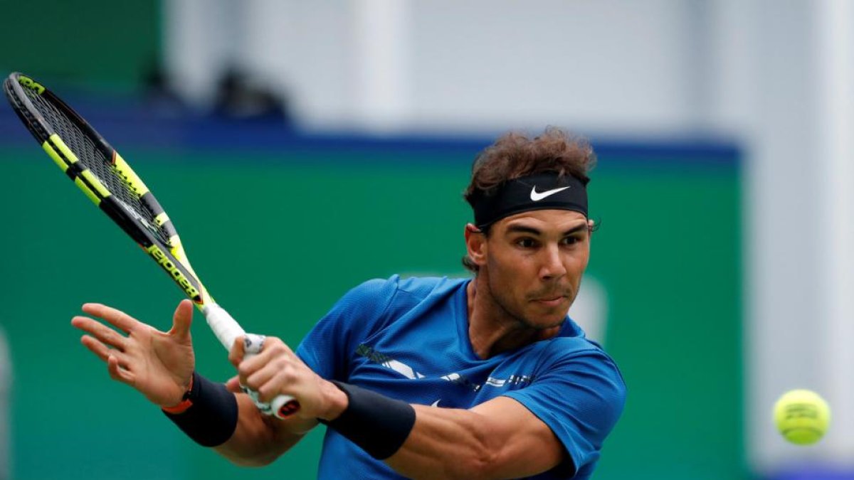 Rafael Nadal durante su partido ante Dimitrov en China.