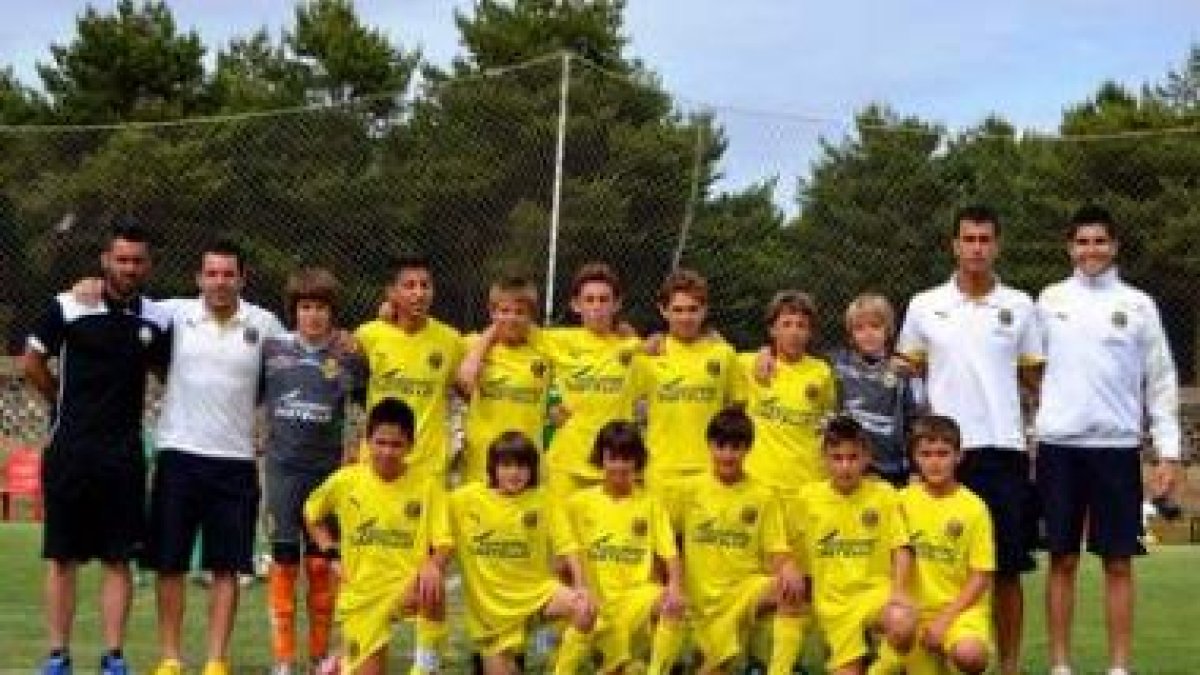 Formación del equipo del Villarreal que volvió a proclamarse campeón del torneo de La Virgen.