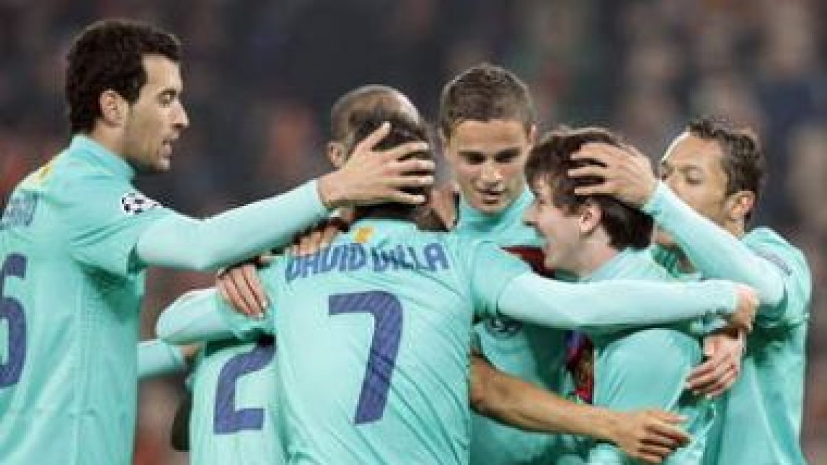Jugadores del Barça celebran el gol de Lionel Messi ante el Shakhtar Donetsk.