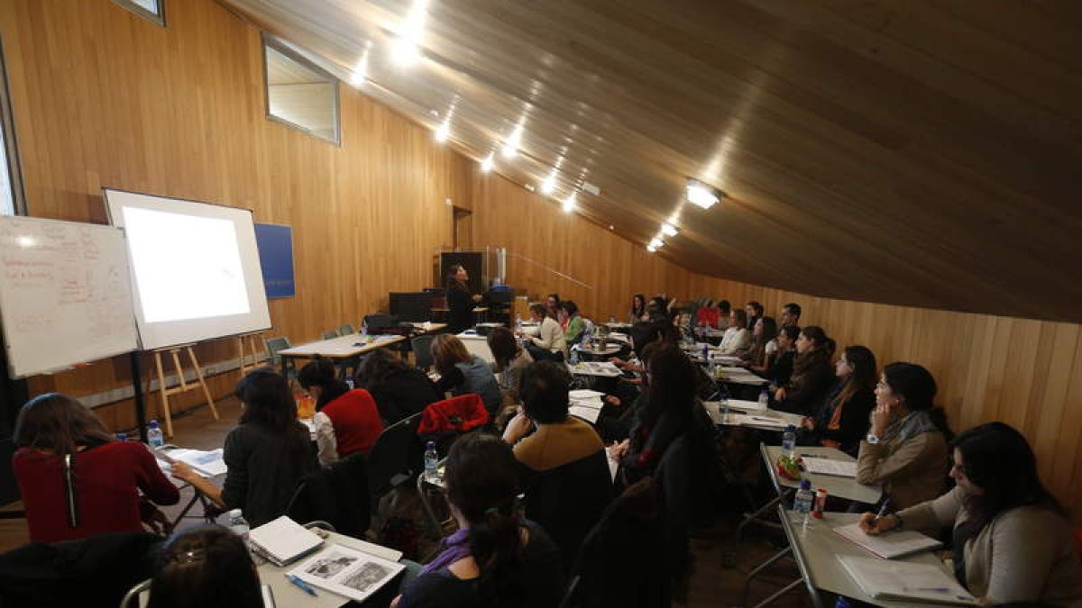 Especialistas de toda España actualizan conocimientos sobre el autismo en el Auditorio.