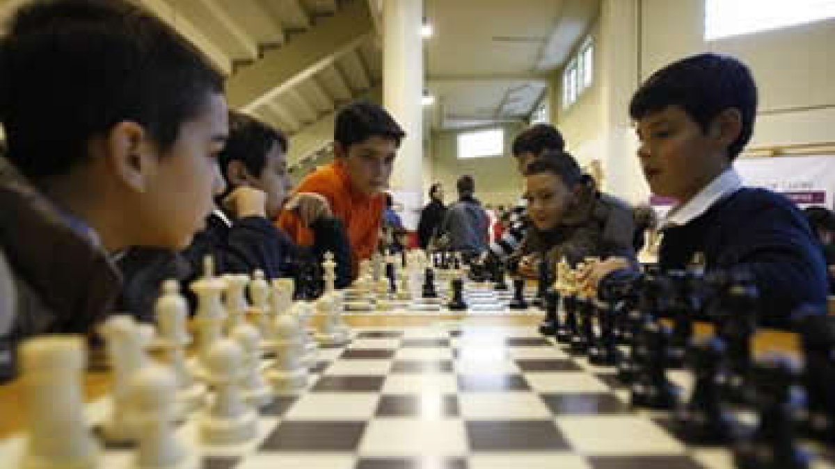 El Caja España cita a los mejores del ajedrez. En la foto, Dani, Herrera, Isma y Julio.