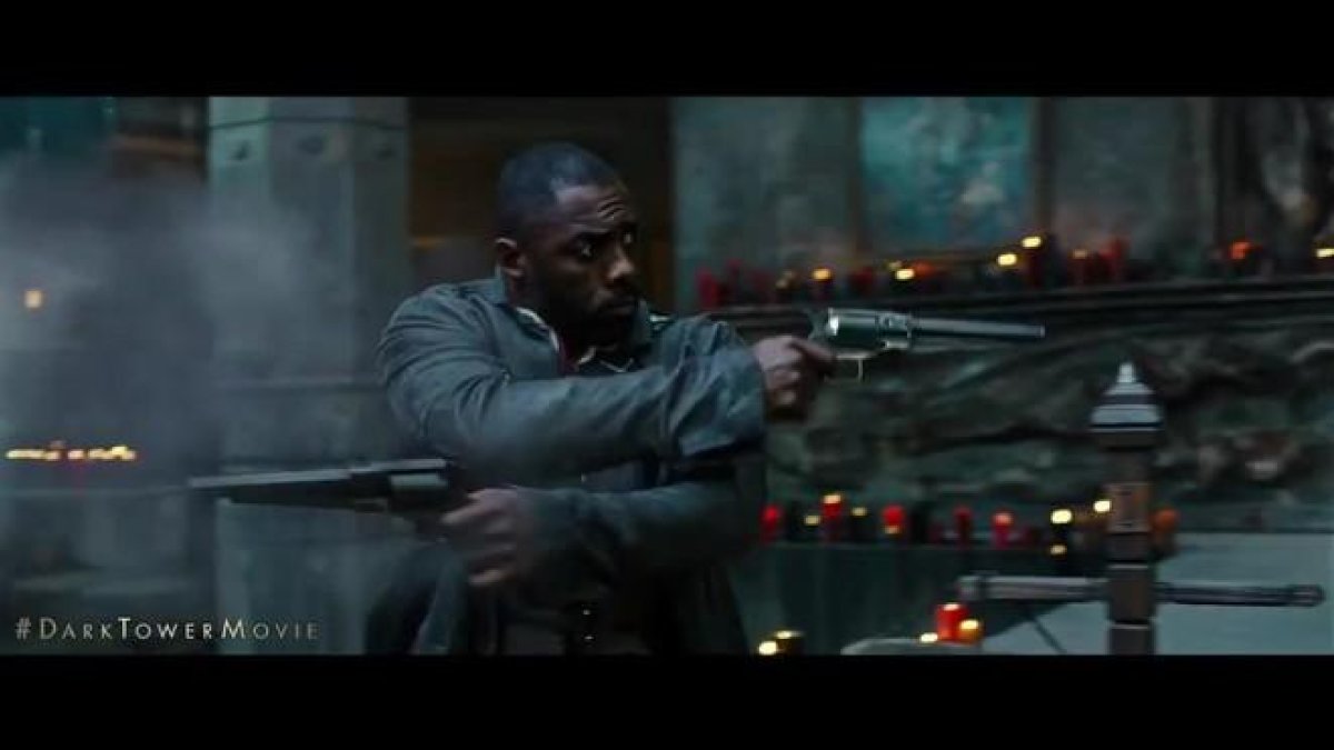 Tráiler oficial de la película 'La torre oscura'.