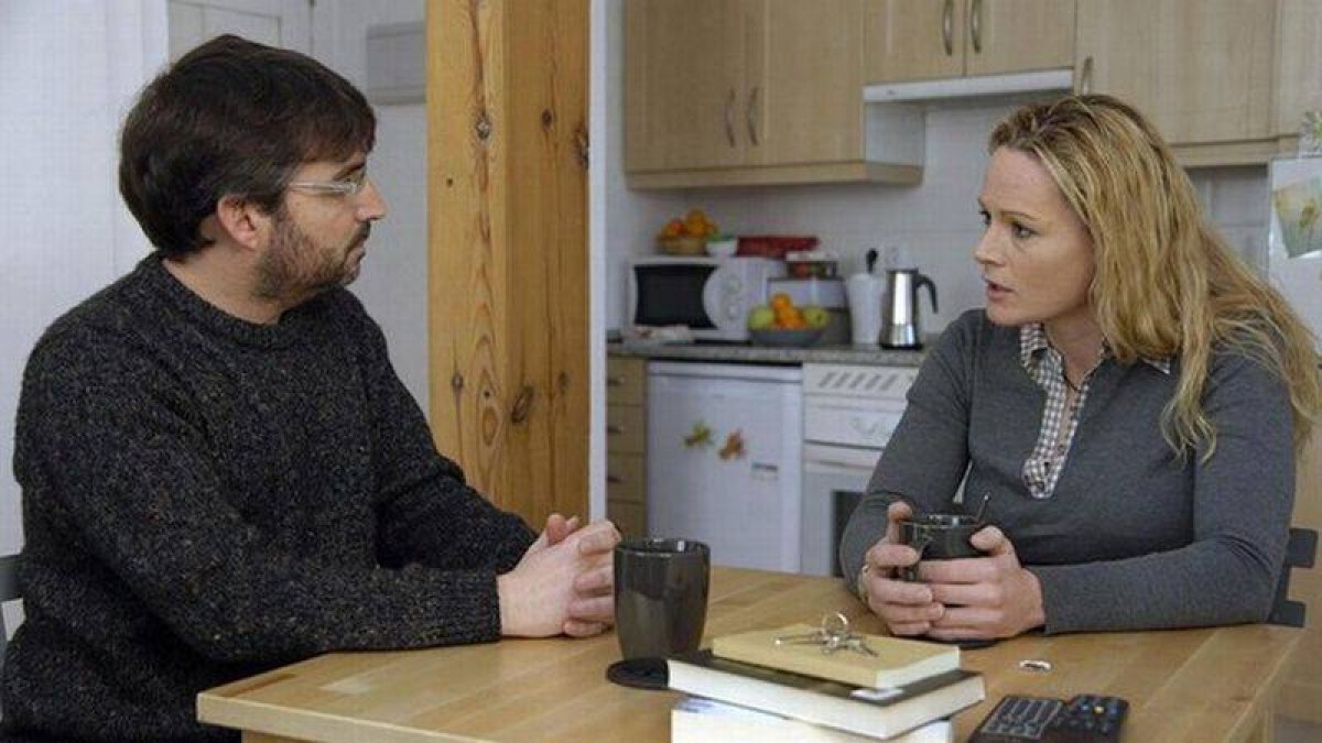 Jordi Évole y la exmilitar Zaida Cantera, en 'Salvados'.