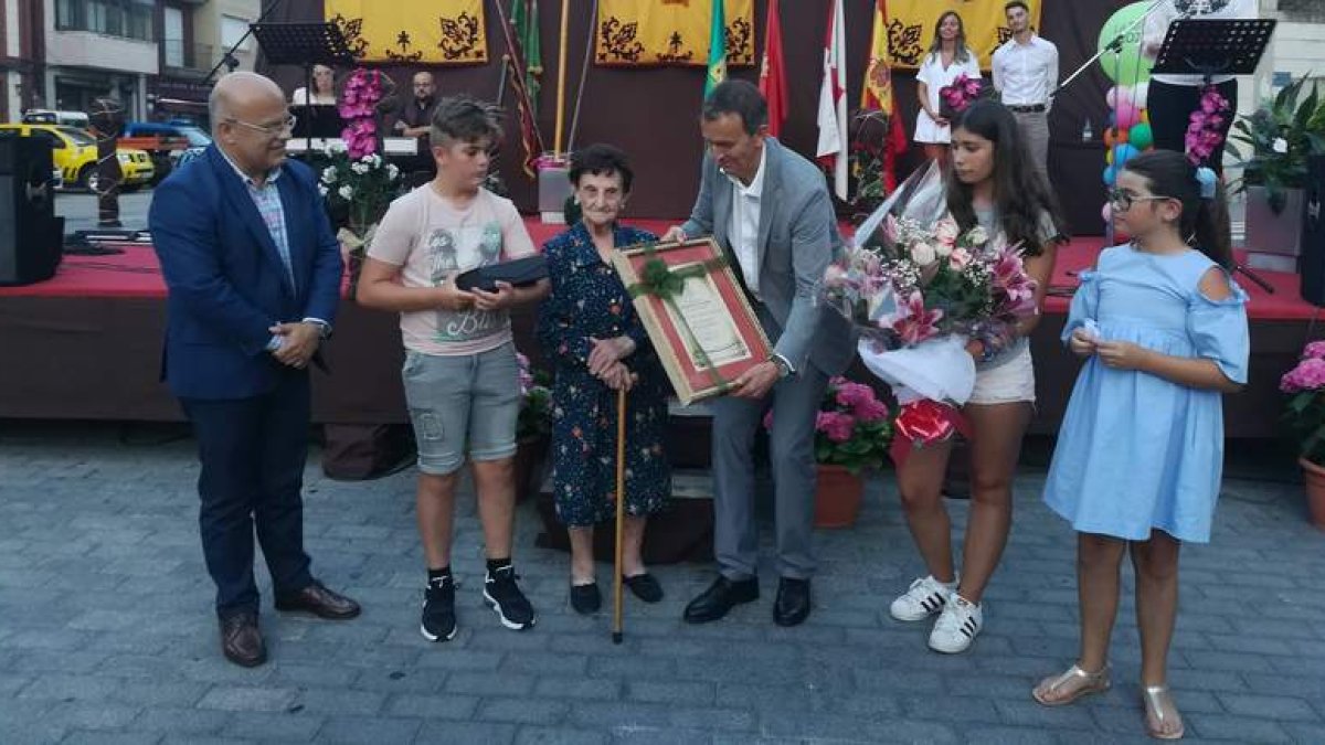 La patrona salió de su cobijo en procesión hasta la iglesia parroquial. PLANILLO