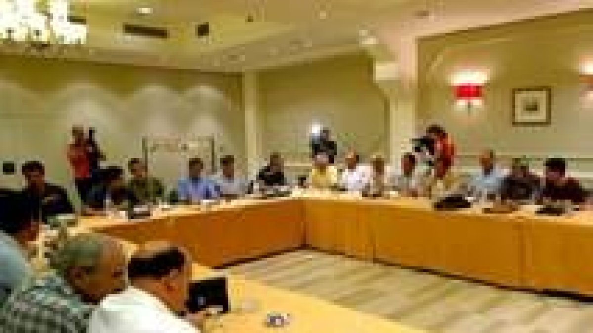 UGT y agentes económicos y sociales durante el encuentro en el que trataron el tema del azúcar