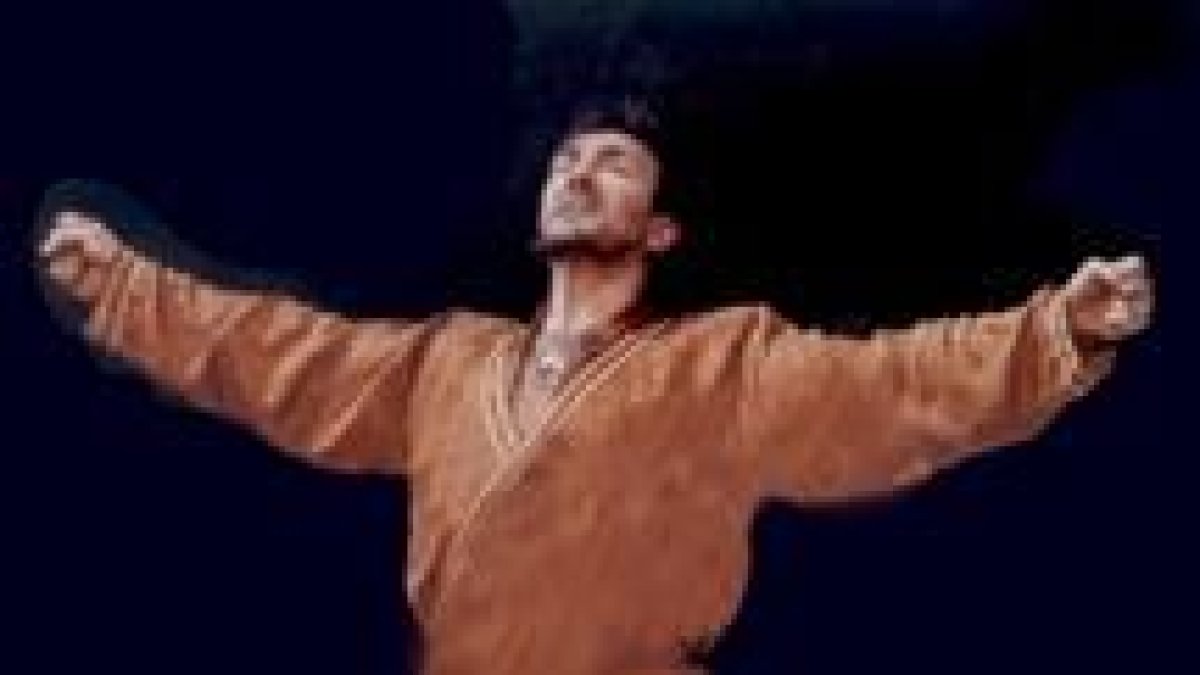 El tenor de Grajal de Campos, arriba, en un momento de «Turandot»