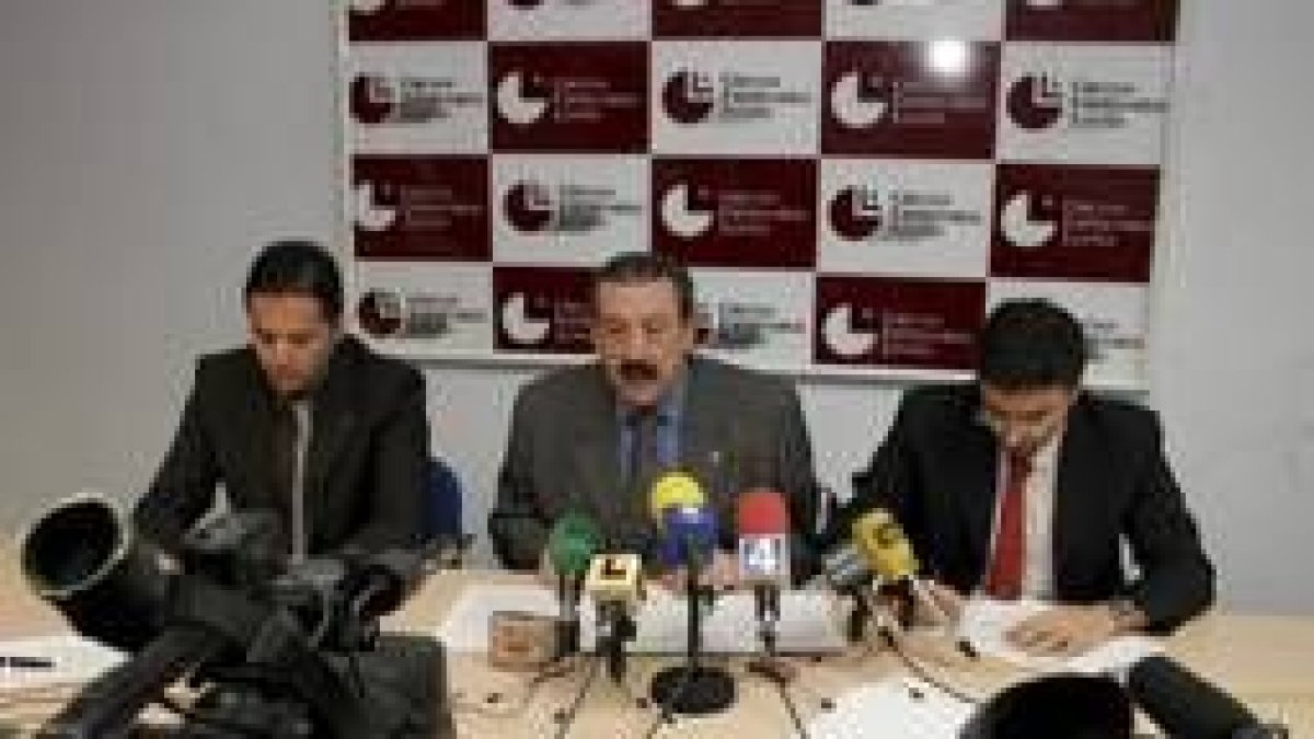 David Soto, Agustín González y Miguel Ángel González, en la rueda de prensa de ayer