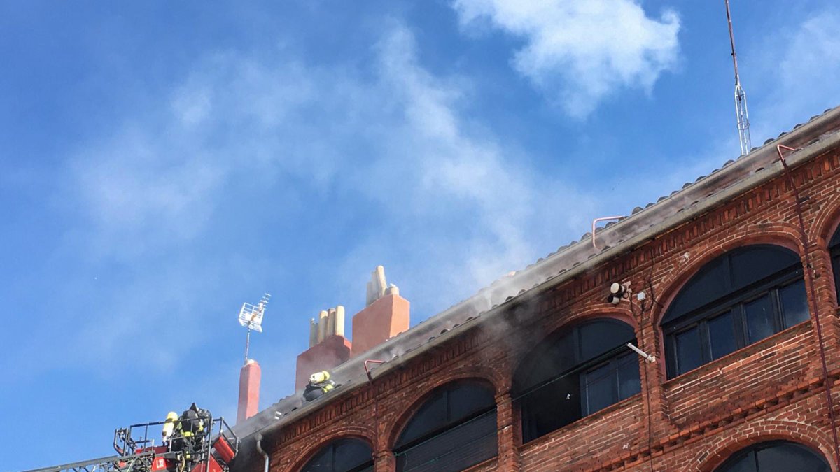 Incendio en la calle Astorga 1. POLICÍA LOCAL DE LEÓN