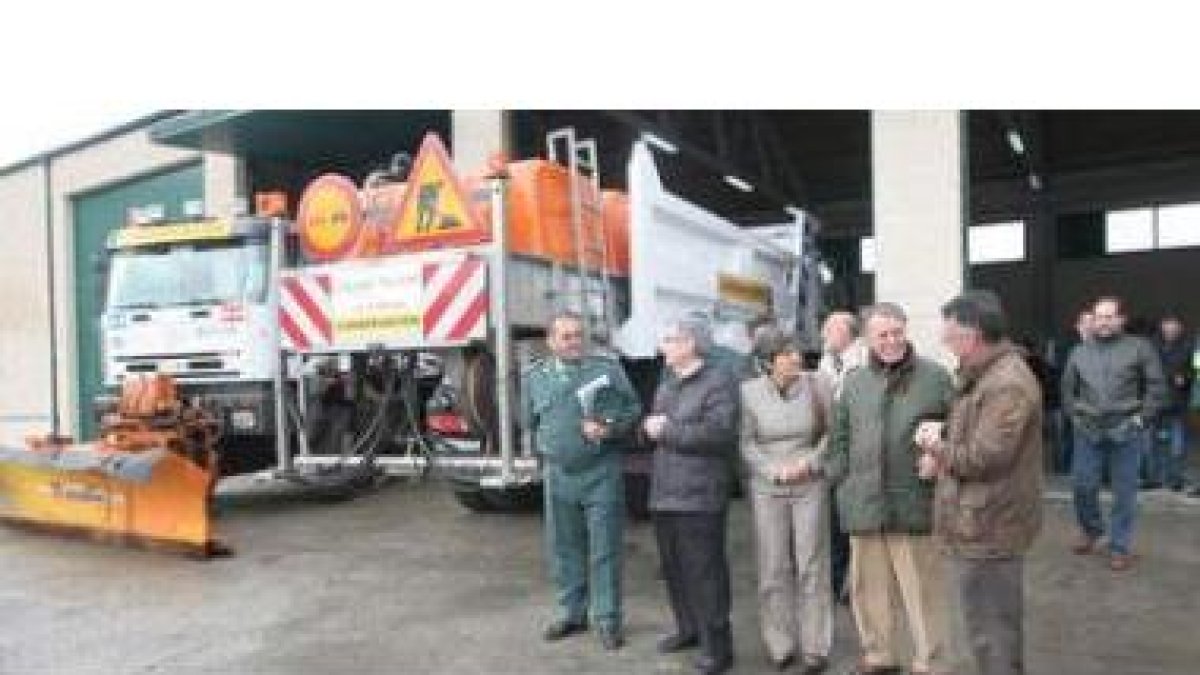 Los subdelegados de Lugo y León, en la presentación del dispositivo especial de vialidad en la A-6.