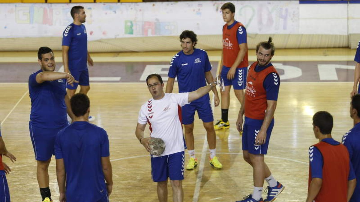 Gordo confía en las posibilidades de una plantilla que a lo largo de mes y medio ha pulido sus cualidades para llegar a tope a la Liga.