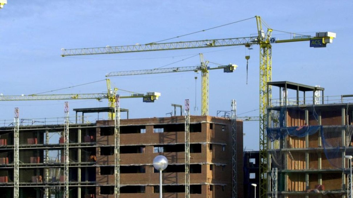 En España la actividad del sector de la construcción, pese a descender en la comparativa interanual, ha experimentado un mejor mes de enero que de diciembre.