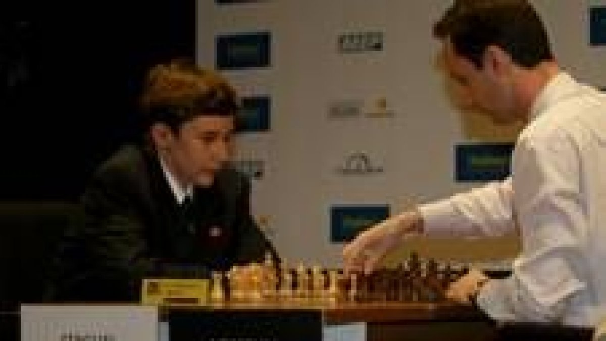 Karjakin y Topalov, actual campeón mundial, en un Magistral de León