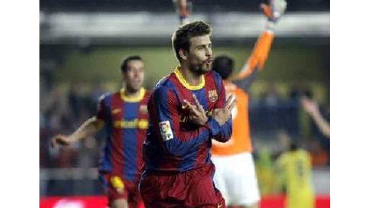 Piqué corre eufórico celebrando un gol que pone la liga de color totalmente azulgrana.