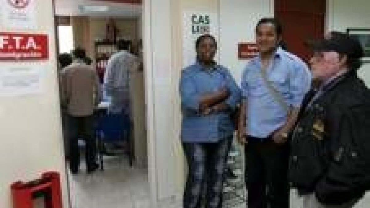 Los inmigrantes apuran los últimos días para regularizar su situación