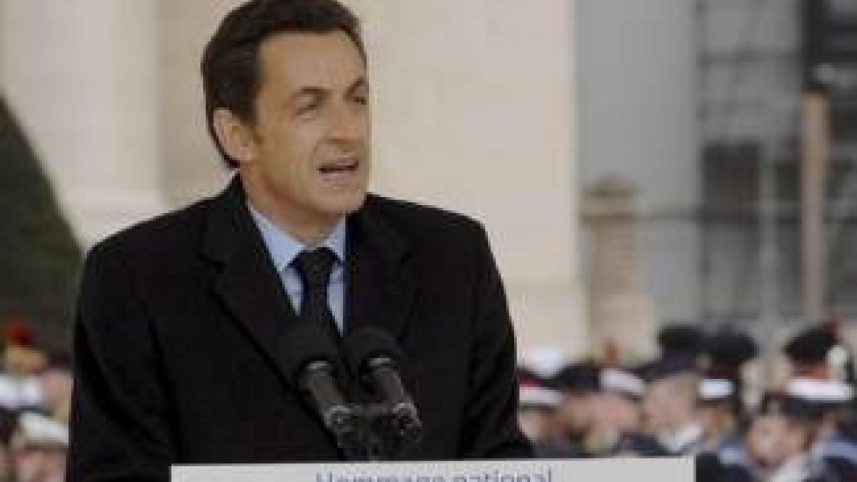 El presidente francés, Nicolas Sarkozy, durante su intervención en el homenaje a los ex combatientes