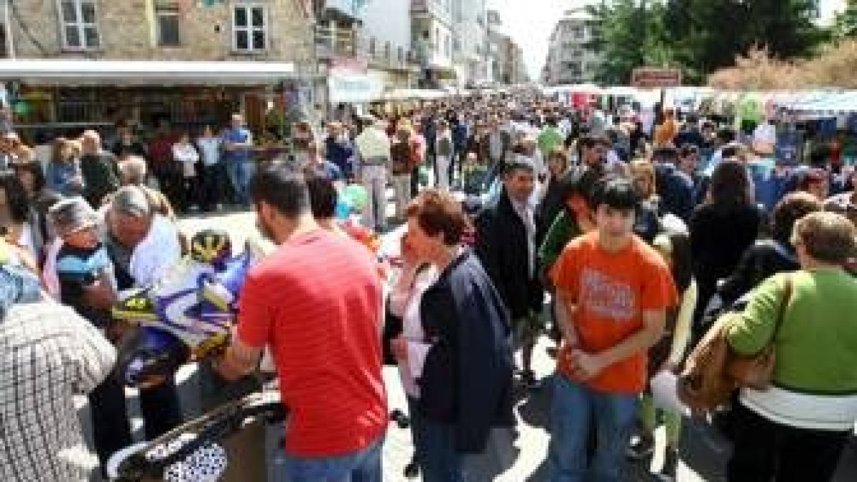 Cacabelos suele celebrar sus ferias en la calle, ante la ausencia de un recinto específico para ello