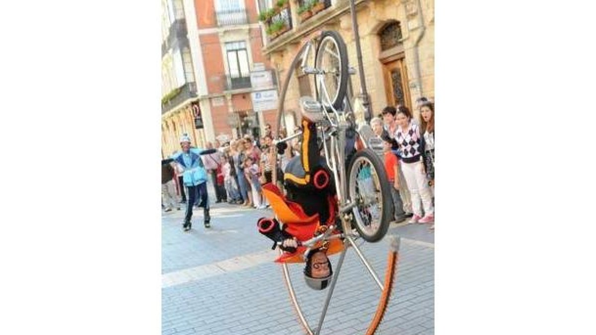 La muestra de Artes de Calle volvió a llenar la Ancha.