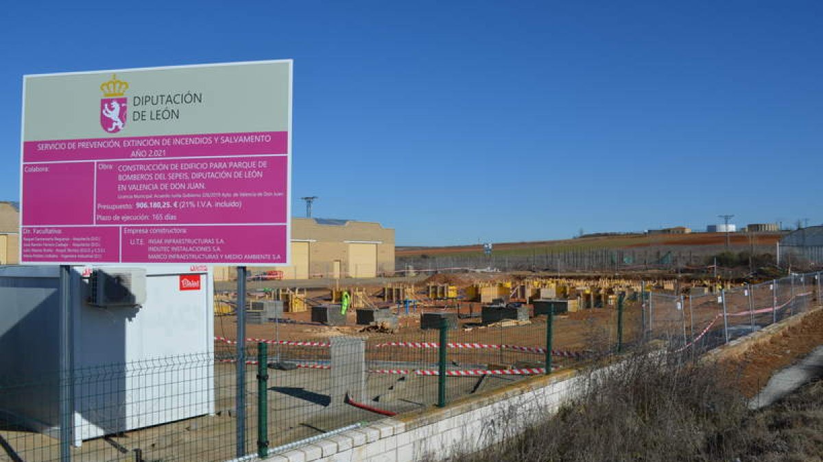 Obras del parque de bomberos que la Diputación construye en Valencia de Don Juan. MEDINA