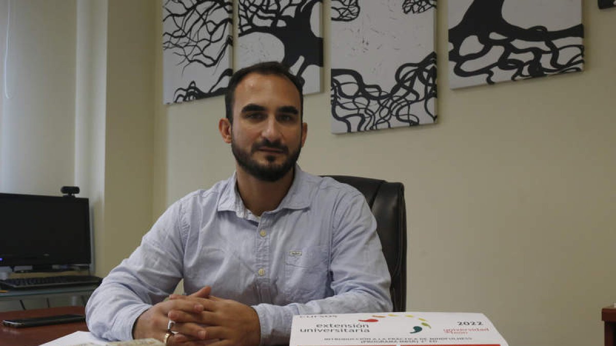 El psicólogo Juan Pedro González imparte un curso de Mindfulness. FERNANDO OTERO