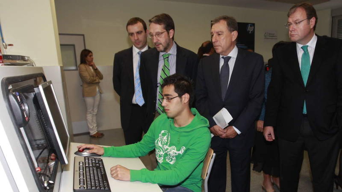 Los consejeros Silván y Mateos, ayer durante la exposición del programa.