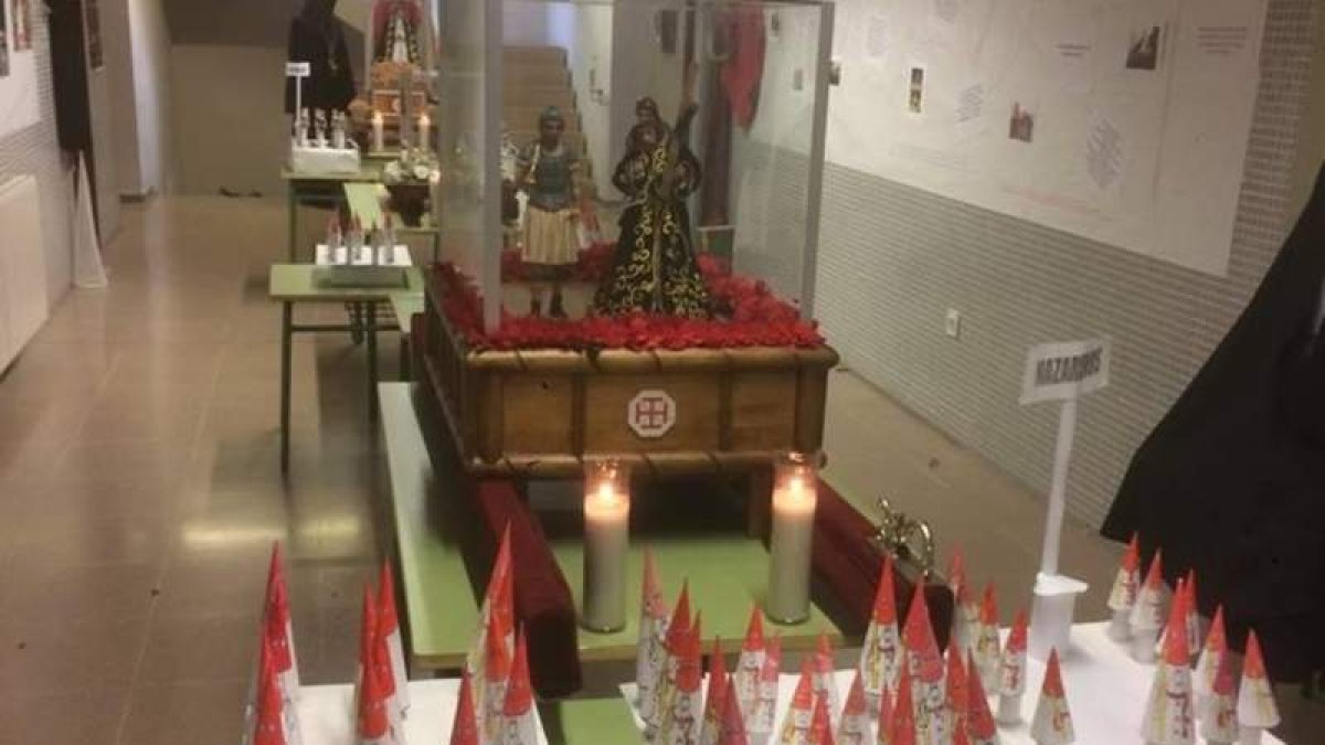 La muestra que recorrerá los colegios. L. DE LA MATA