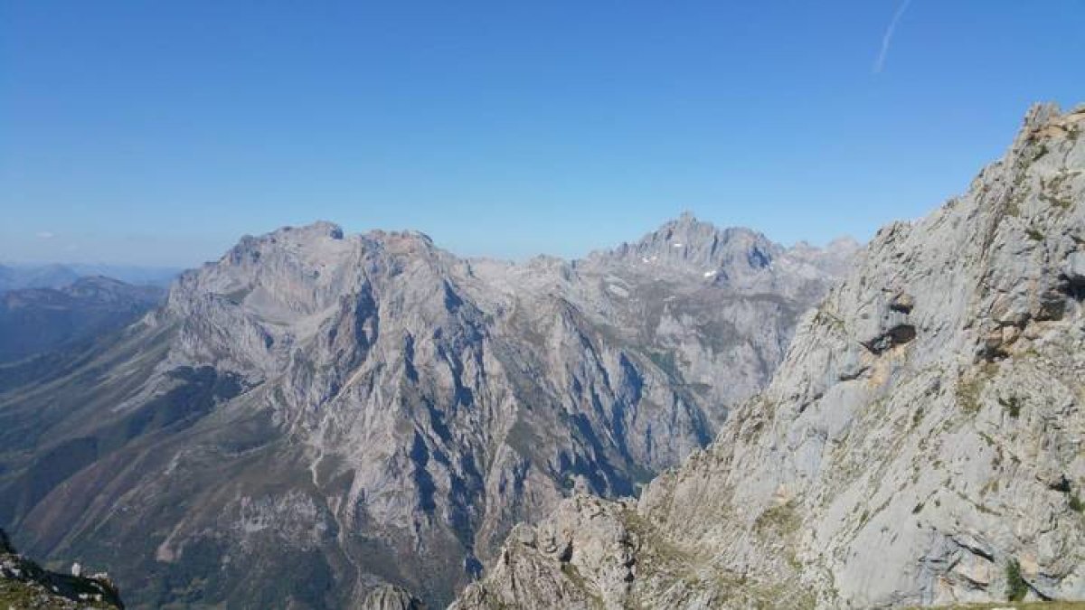 Vista de los Picos de Europa. DL | CAMPOS