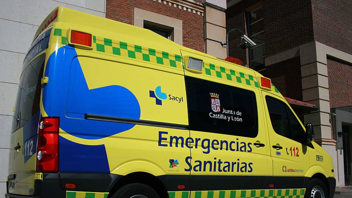 Una ambulancia de emergencias sanitarias. DL