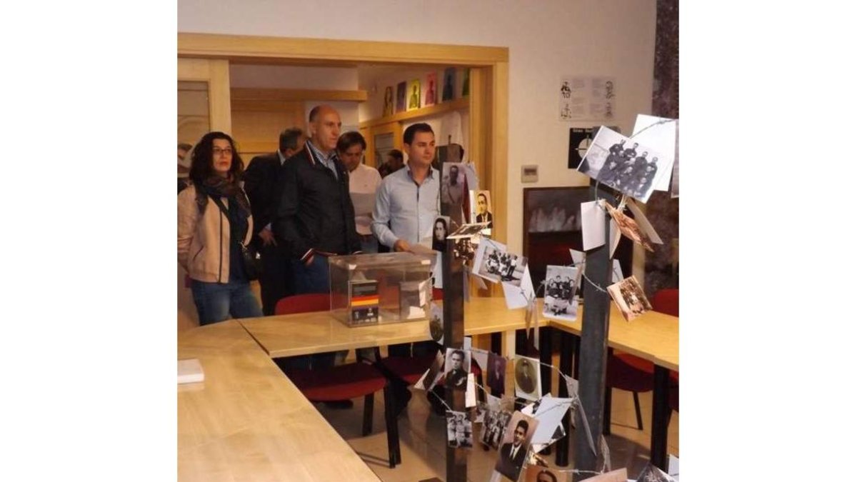 La muestra está abierta en la sede del PSOE.