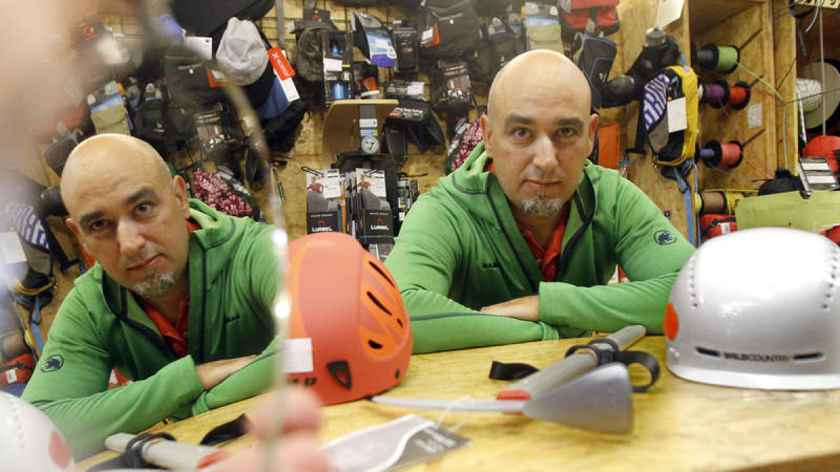 Marce Fernández es montañero y voluntario del Club Pandetrave, que ‘lleva’ la montaña a las personas con discapacidad.