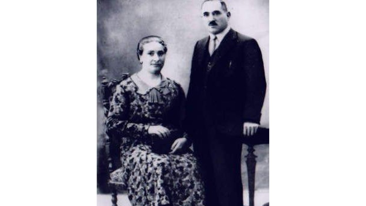 Dionisio García junto a su mujer Antonia Morán.